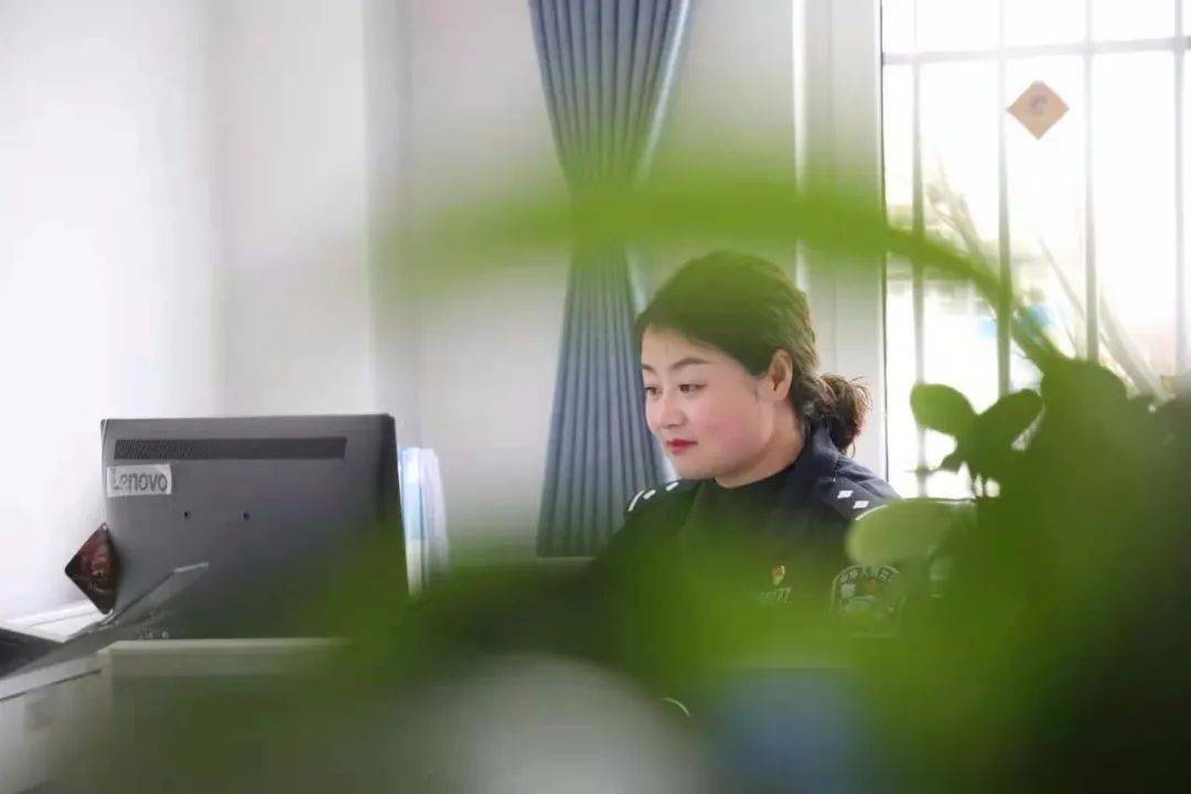 致敬了不起的她范莹莹正宁警营中的铁娘子