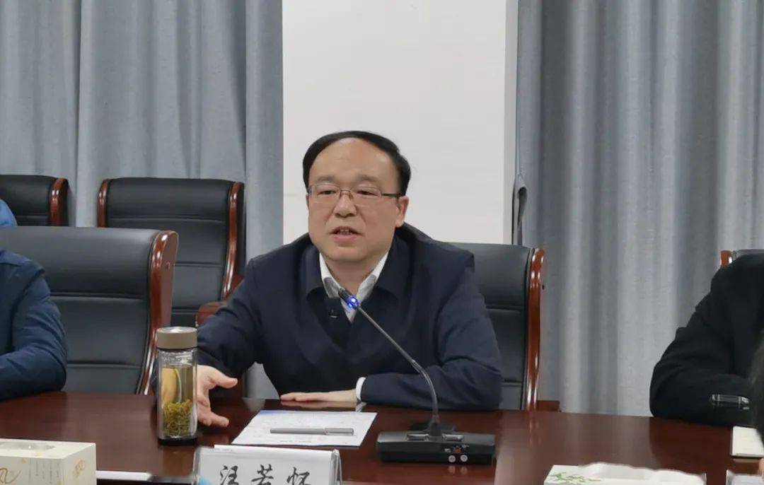 汪若怀指出嵊州在产业转型升级,营商环境优化,城市建设等方面取得了