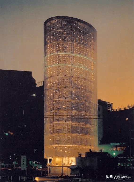 风之塔夜景虽然伊东丰雄常用混凝土结构,但他始终追求建筑去物质化和