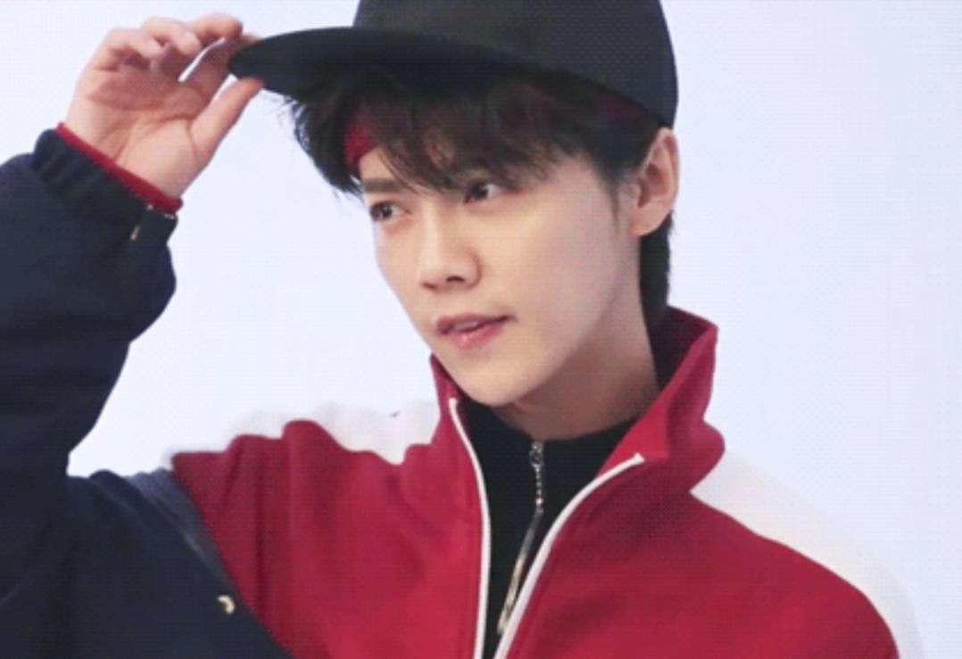 盘点那些年的发带鹿 各种风格的少年感都可以阻击饭心_鹿晗