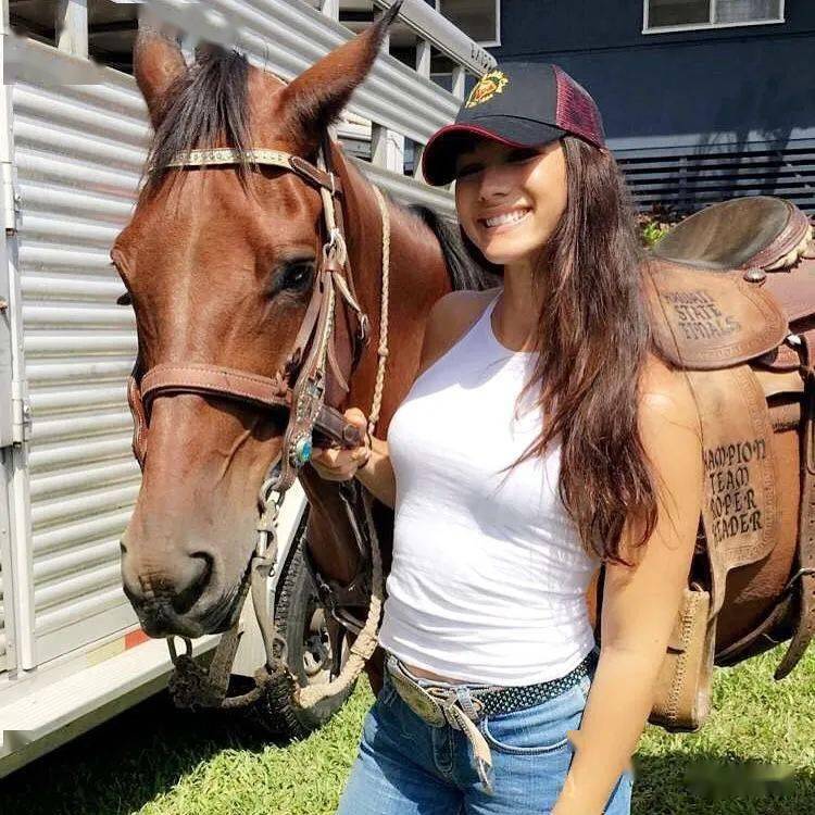 唐斯前女友像极了苏菲玛索的迷人女人