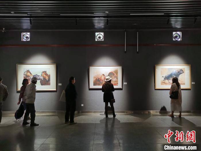 云南牛王 画牛数十载牛年办 牛 展展牛百态 胡晓幸