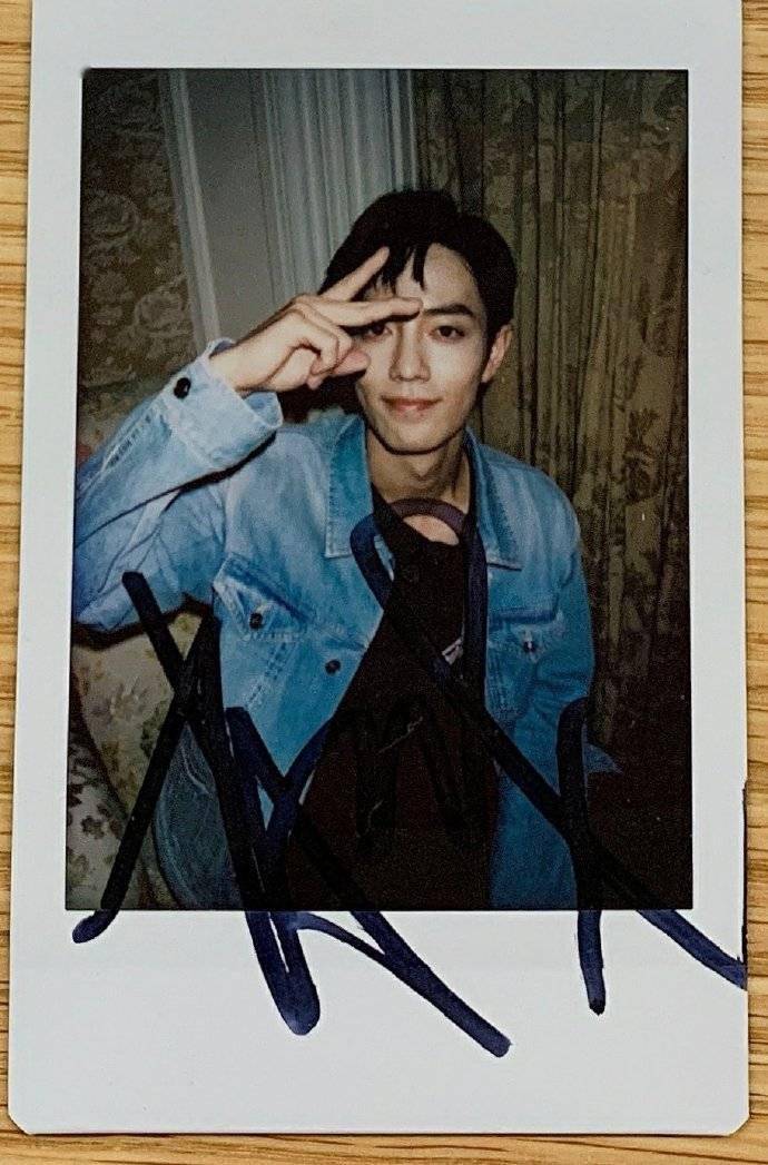 肖战拍立得合集分享高糊质感也不影响少年气溢出屏幕