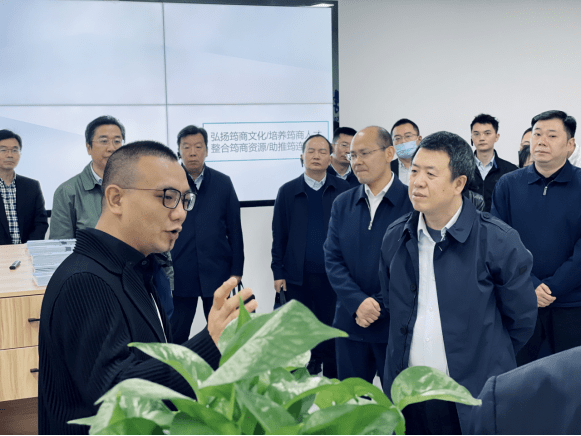 省委组织部副部长陈冠松调研筠商学院