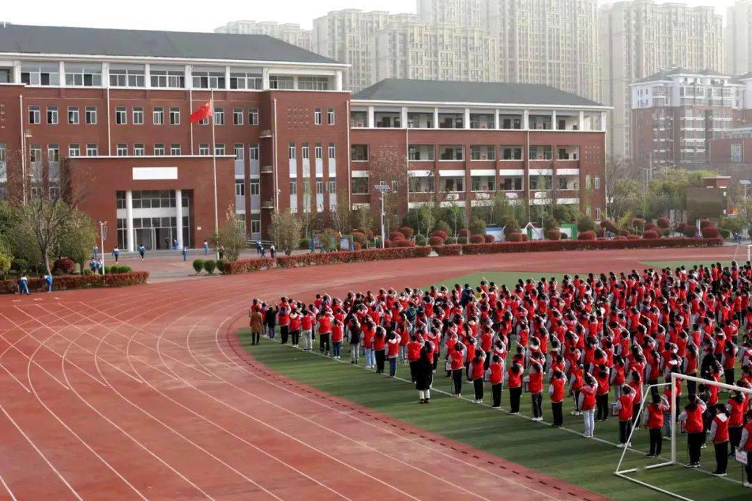 南方国际实验学校为缅怀革命先烈,南方国际实验学校组织开展"清明节"