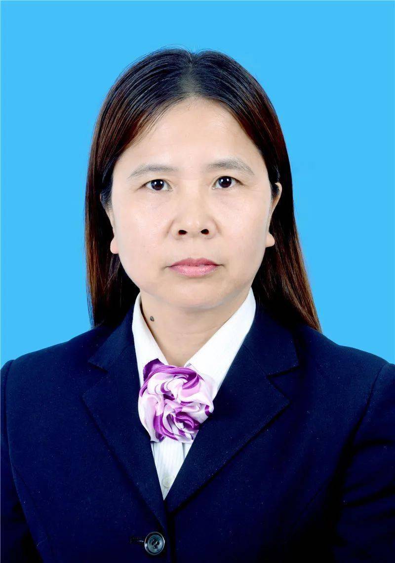 耕耘三尺讲台守望满园花开2020–2021学年度上学期优秀教师风采