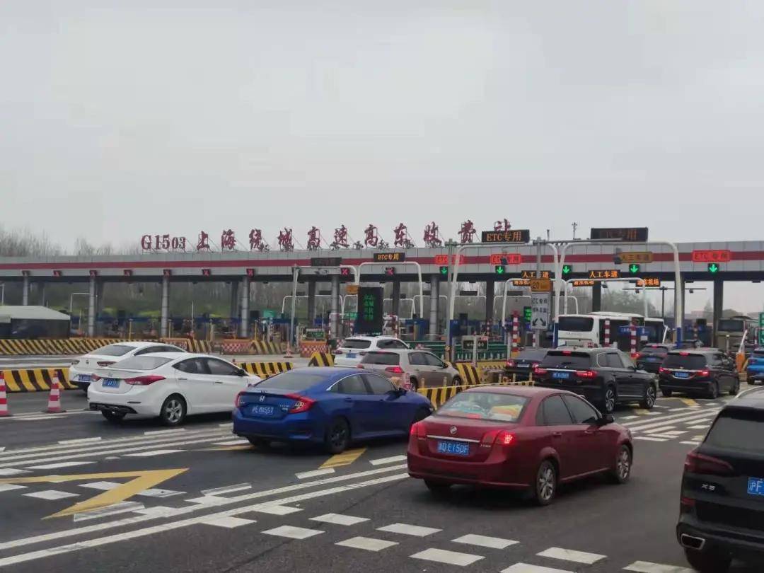 g15沈海高速南通方向:s6沪翔高速立交至朱桥,车辆缓行12公里.