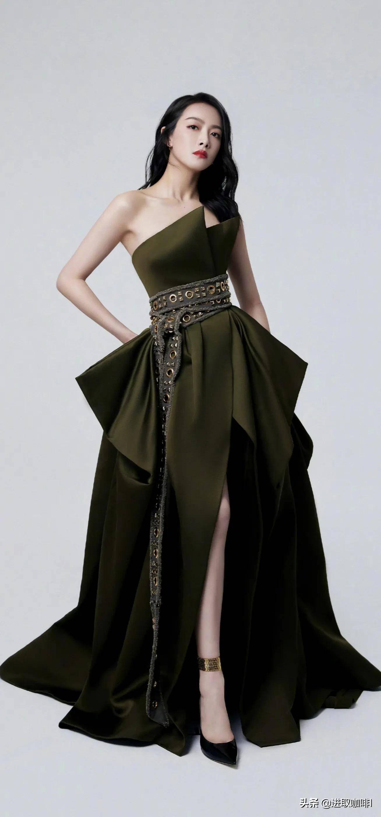 祝绪丹每次亮相都光彩夺目天性全开拥抱爱与温暖保持天真烂漫