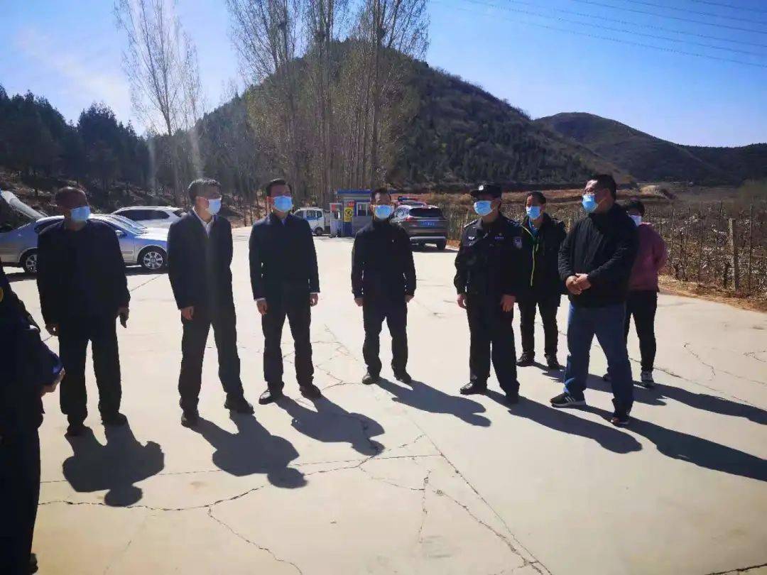 顺义区委常委常务副区长支现伟带队检查龙湾屯镇和张镇公墓清明期间