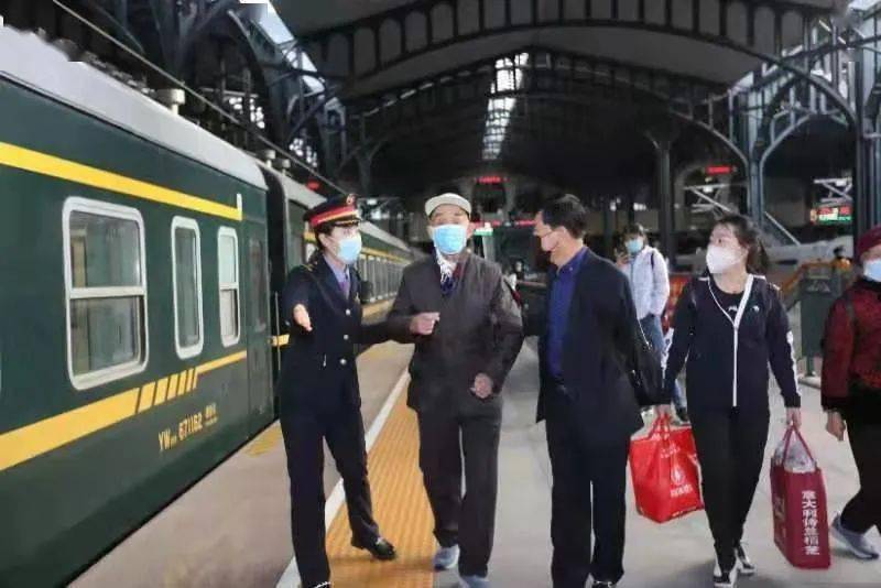 哈尔滨客运段汉口车队担当的t184次列车是由哈尔滨开往汉口的特快列车