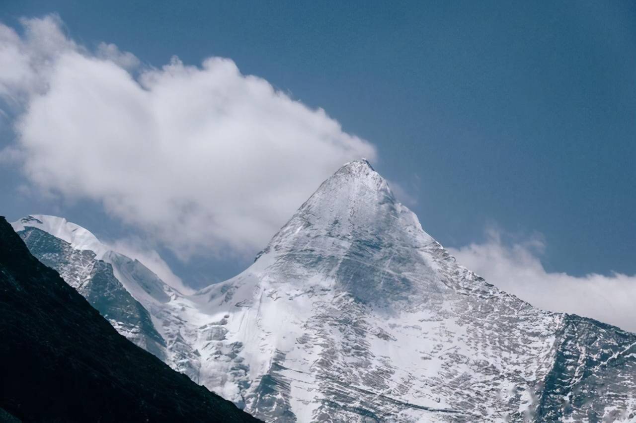 央迈勇雪山,景色壮美,竟然是文殊菩萨的化身