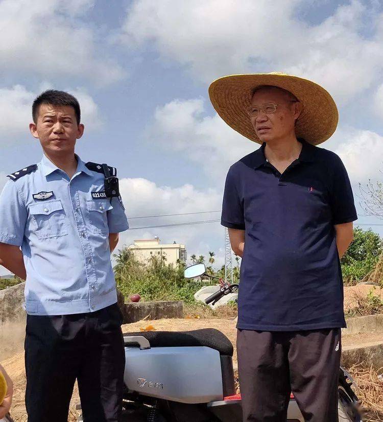 7万多名群众现场祭扫,秩序井然_刘钊军