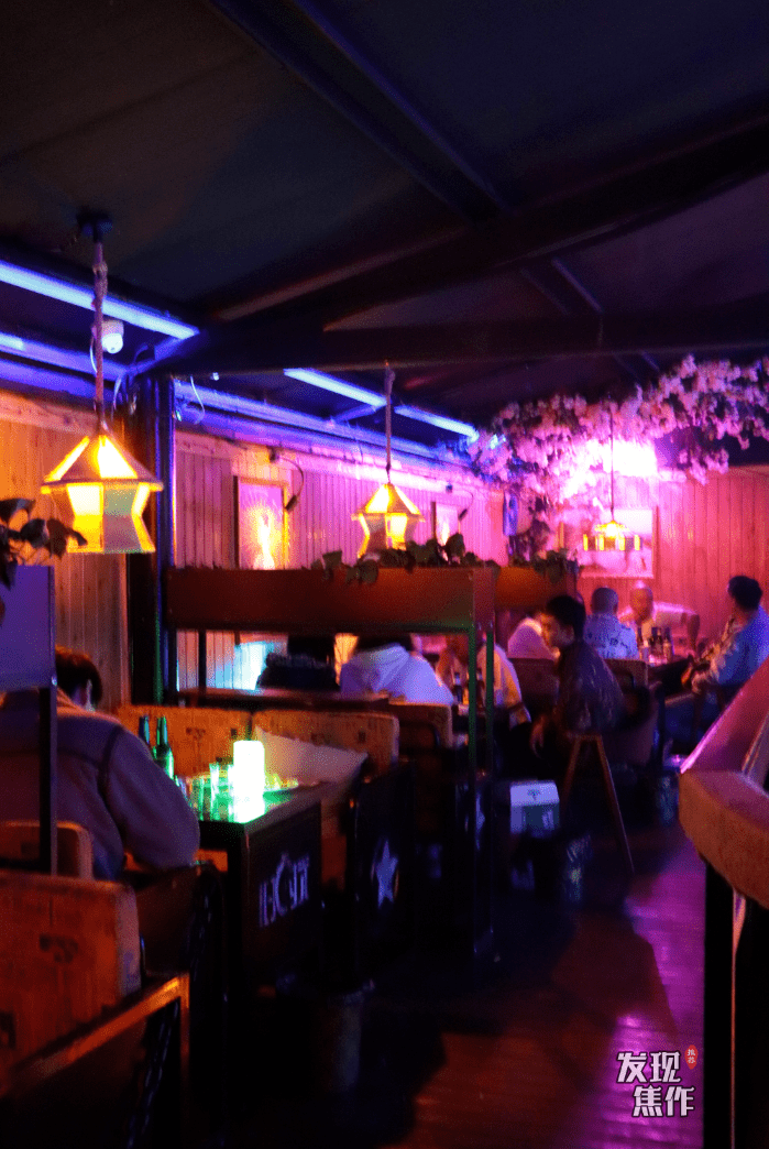 爽到凌晨不回家焦作这家网红酷炫酒吧气氛嗨爆你的肾上腺狂撒畅饮福利