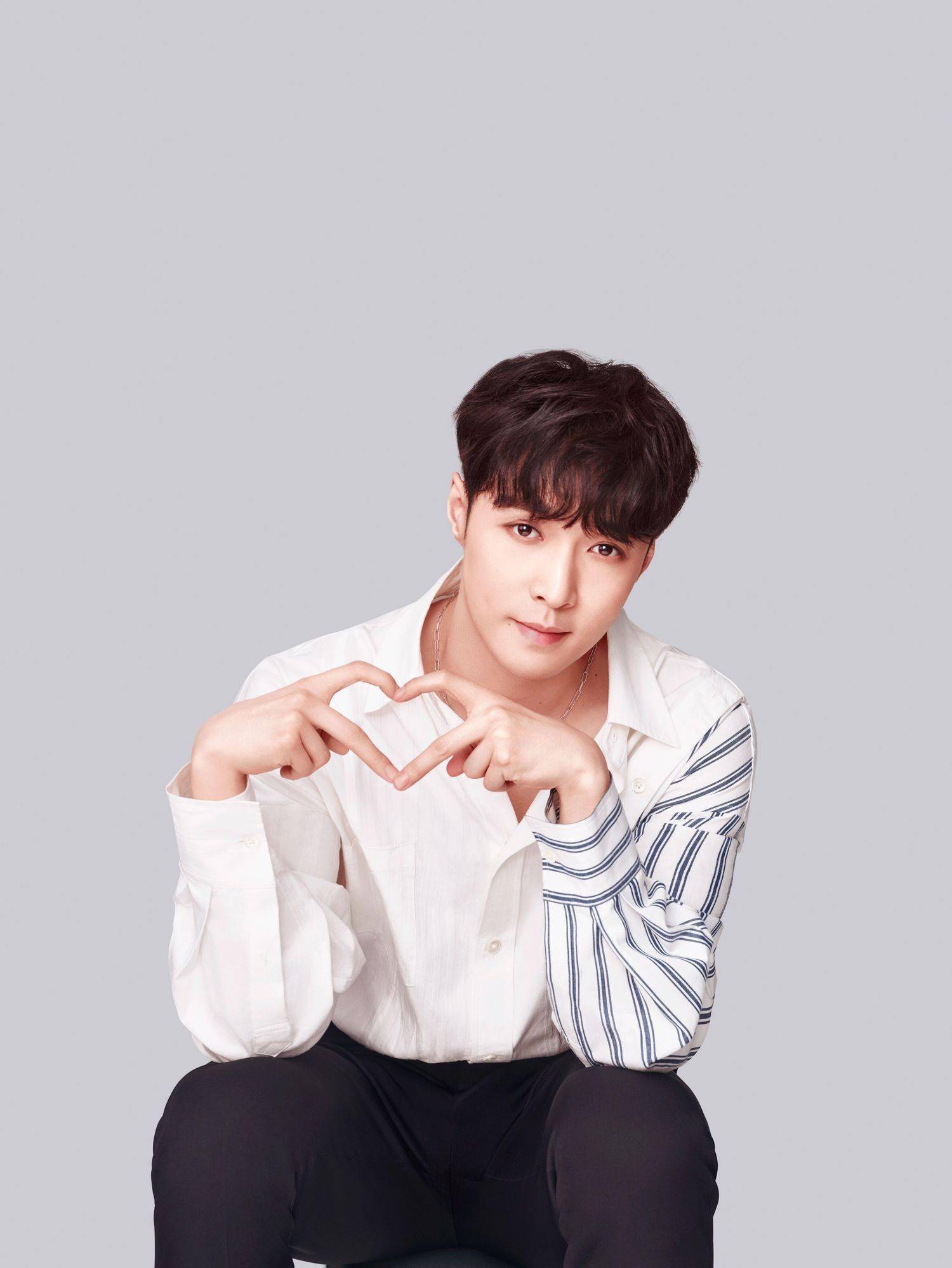 张艺兴最新广告宣传图甜美春日少年来袭