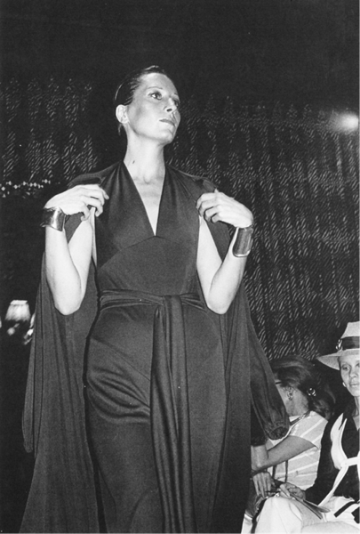 她以父亲的名字建立了一个慈善机构,名为nando and elsa peretti