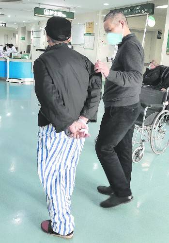 99歲老人被疝氣折磨 終於在這裡得到治療_手術