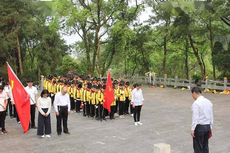 党恩——桂林市希望小学党支部开展清明祭扫主题党日活动_烈士纪念碑