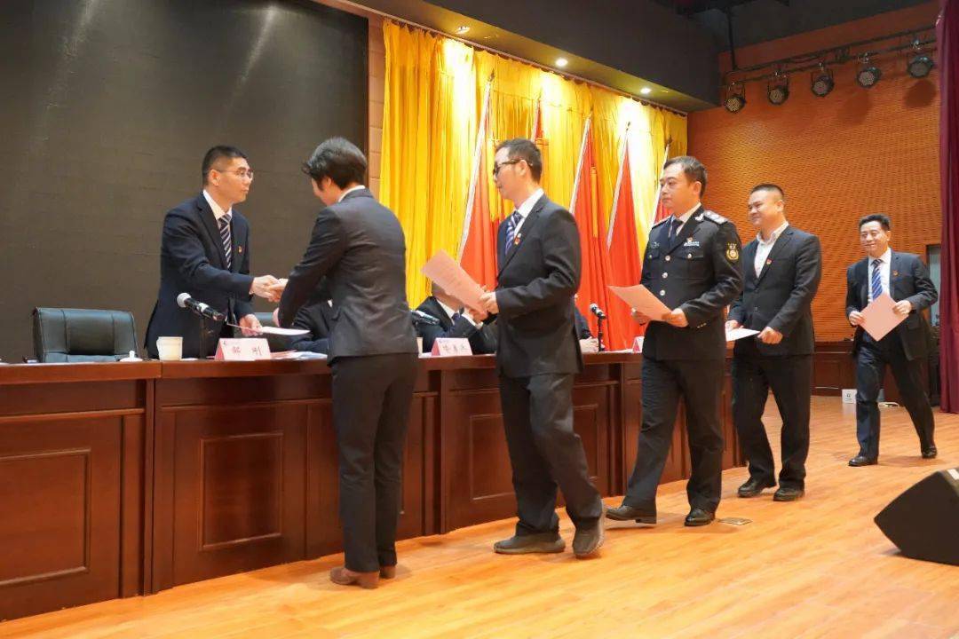 尹光明分别作了安全生产工作表态发言,将切实履职上肩,确保长沙轨道