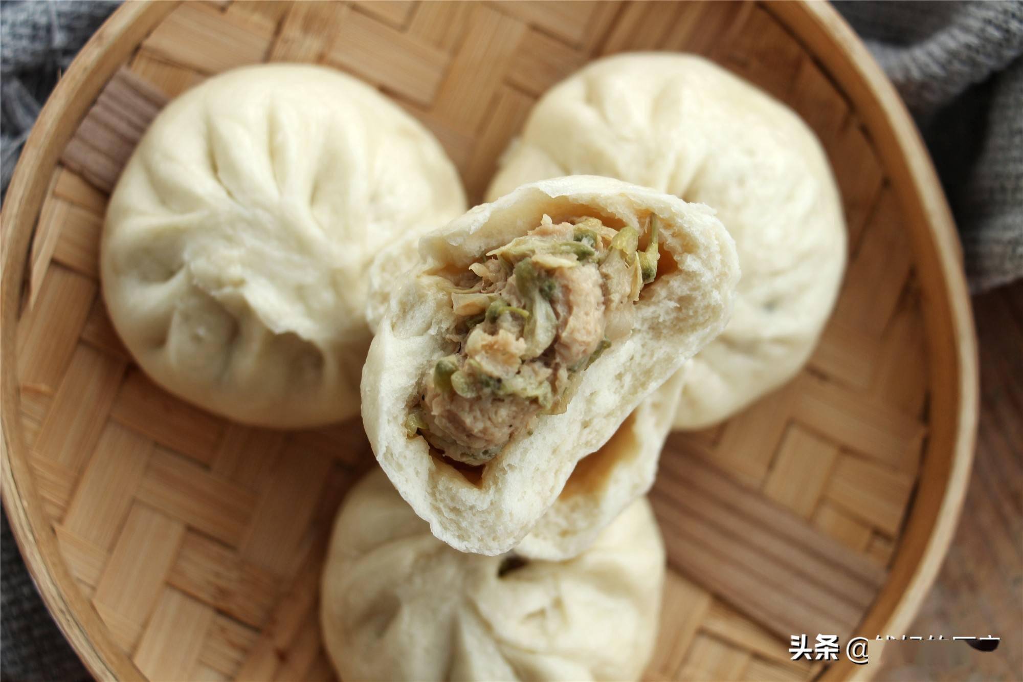 长在树上的菜,蒸包子松软鲜香不油腻,每一口都有春天的味道
