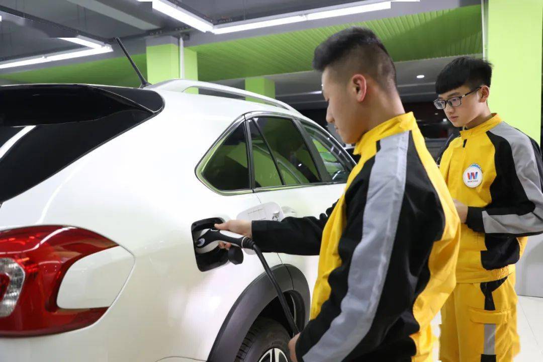 专业修车推荐 6836027ef36741c4aa19be00c5c15873.jpeg