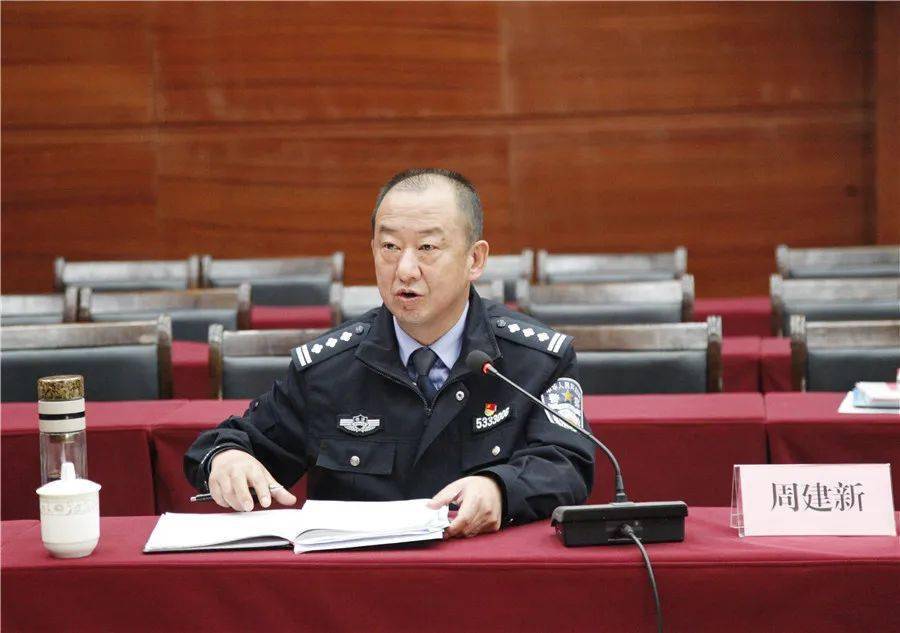 会上,省三监党委委员,政治处主任周建新围绕监狱学习教育进展情况