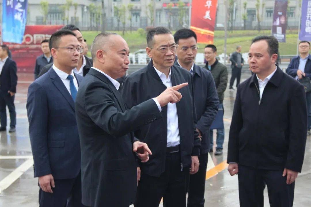 达州市人民政府党组书记,代理市长严卫东等一行领导莅临达州华美立家