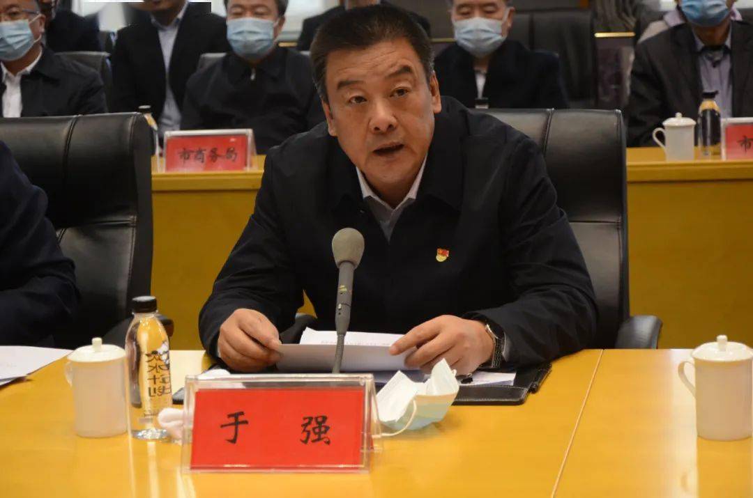 市委副书记,市长于强,吉林能源投资集团党委书记,董事长张金峰在签约