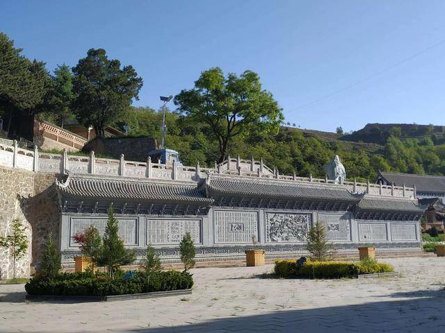 回族自治县城北15华里的北山查湾村,是伊斯兰教哲赫忍耶门宦第五,六