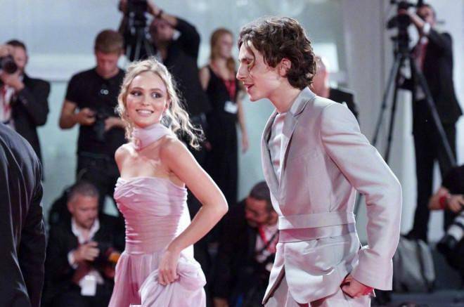 外媒曝甜茶和德普女儿分手1年后复合_莉莉