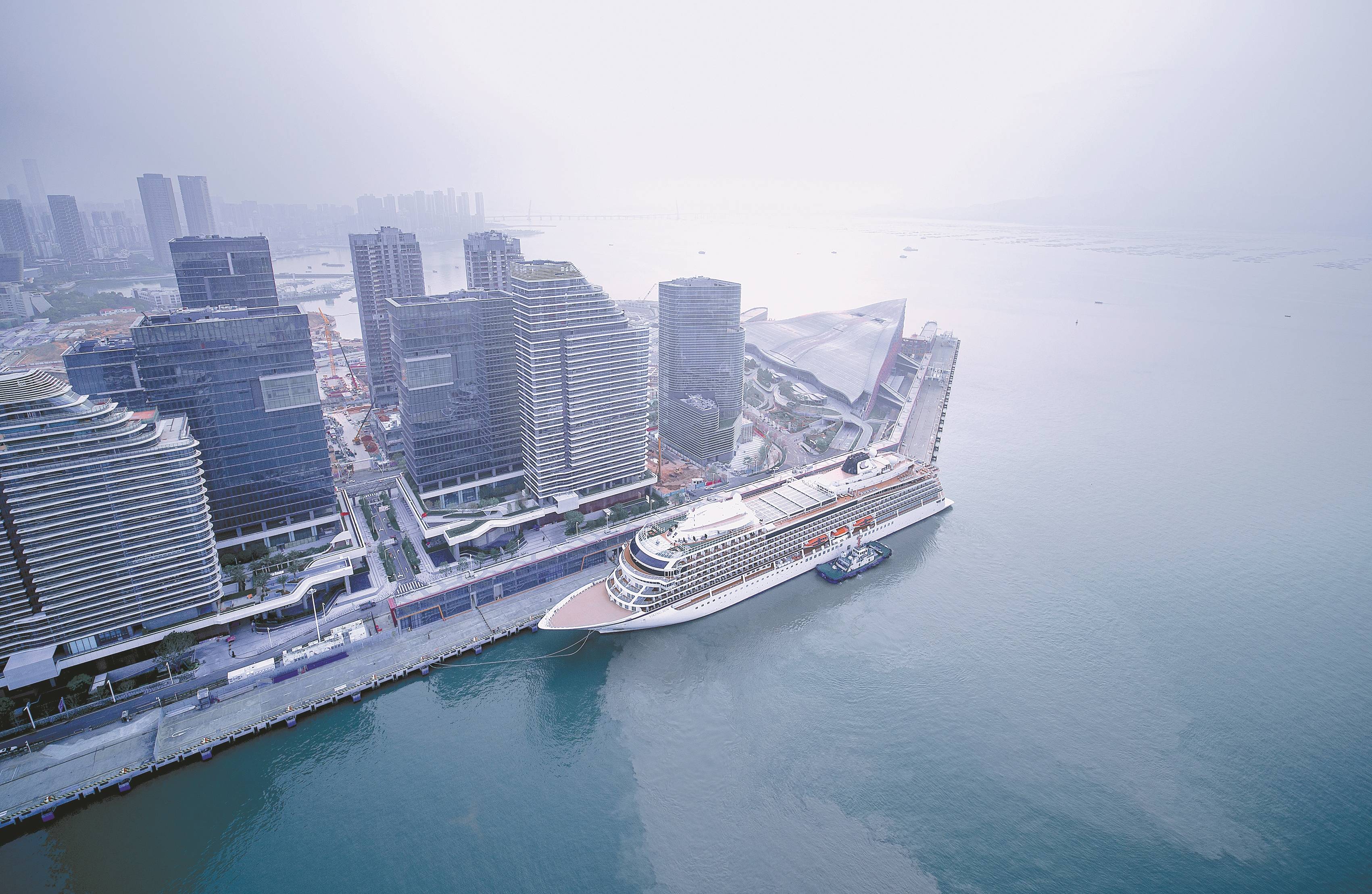 高端远洋邮轮转入中国船籍 "维京太阳号"入境深圳