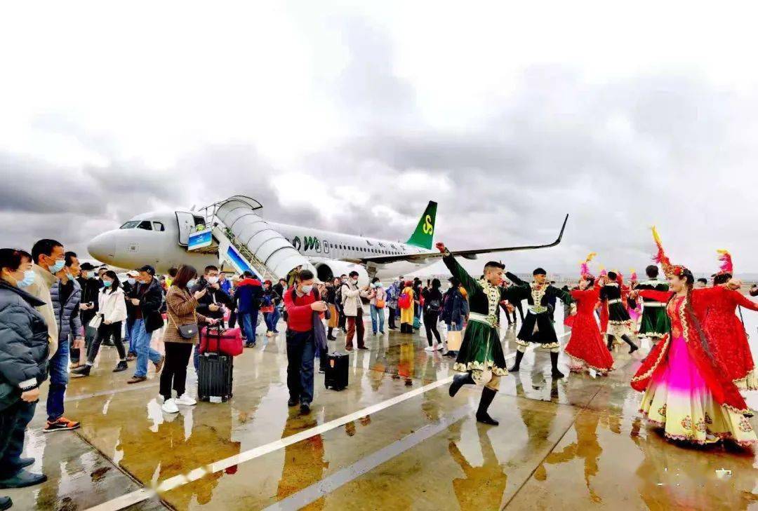 春秋航空上海旅游援疆包机首飞 今年力争实现100架旅游援疆包机开行目标 喀什