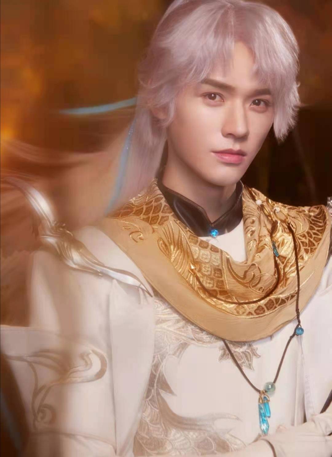 龚俊白发造型曝光,官宣成为《天谕》手游代言人_游戏