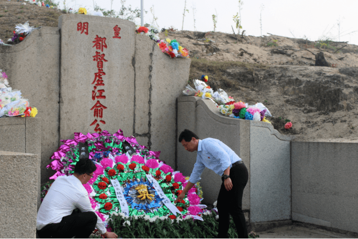 少先队员举行以"清明祭英烈,共铸中华魂"为主题的清明节祭扫俞大猷