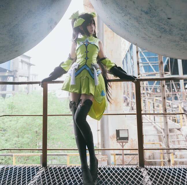 "孙尚香"cos正片,腿比栏杆还长一大截,这谁看了不迷糊!