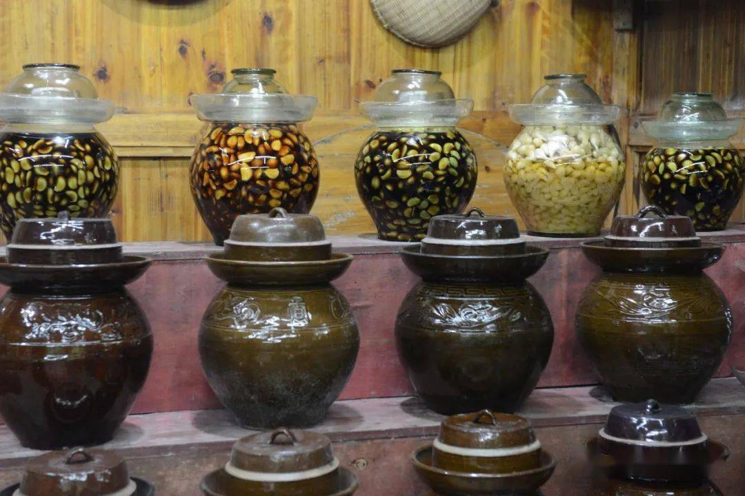 连州除了酸缸小吃外风景也很酸爽乘船游览湟川三峡能观赏最美的"岭南