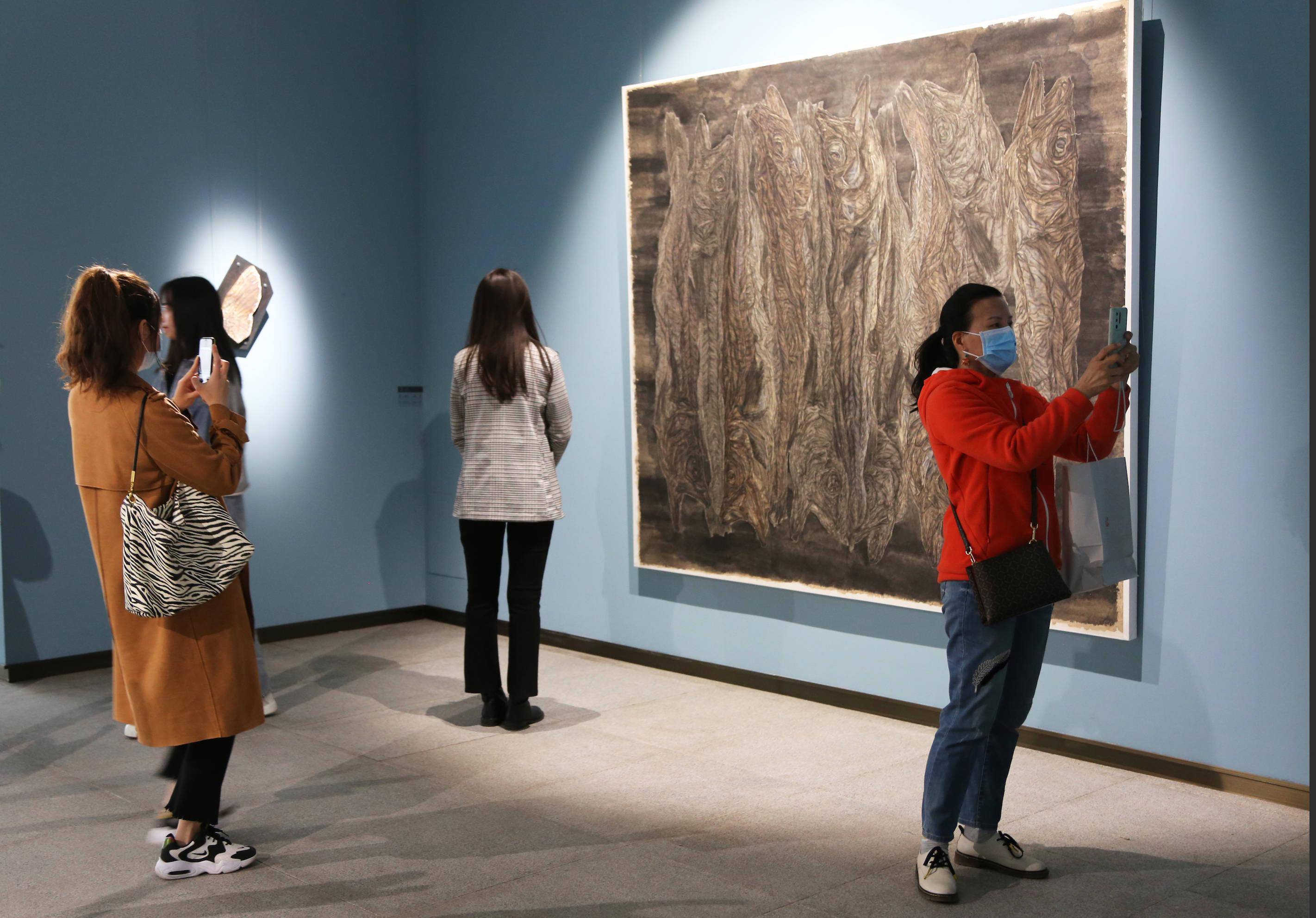 以"鱼"喻人,鱼化作鹏——艺术家赵洁个展在河北开幕