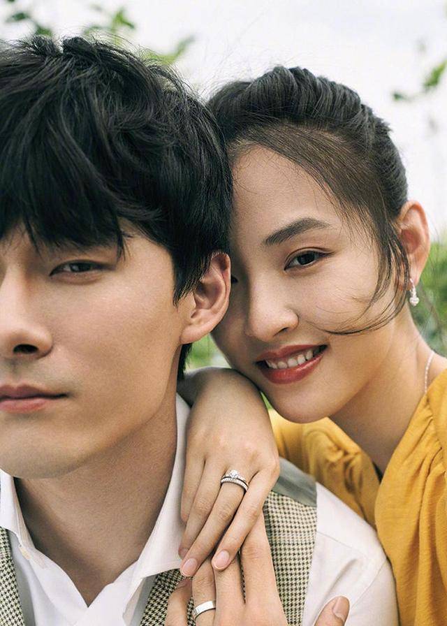 张雨剑与妻女首次同框与吴倩勾手秀恩爱女儿正面曝光好可爱