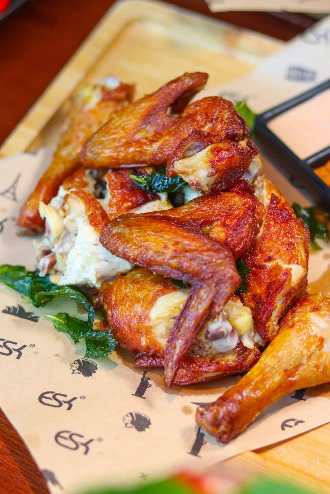 「 法式烤春鸡 」/欧洲/福州30℃的天气来杯加州莓果泡泡降降温吧!