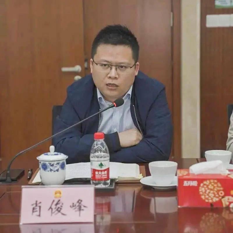 虹口区人大常委会副主任胡军带队赴曲阳路街道调研