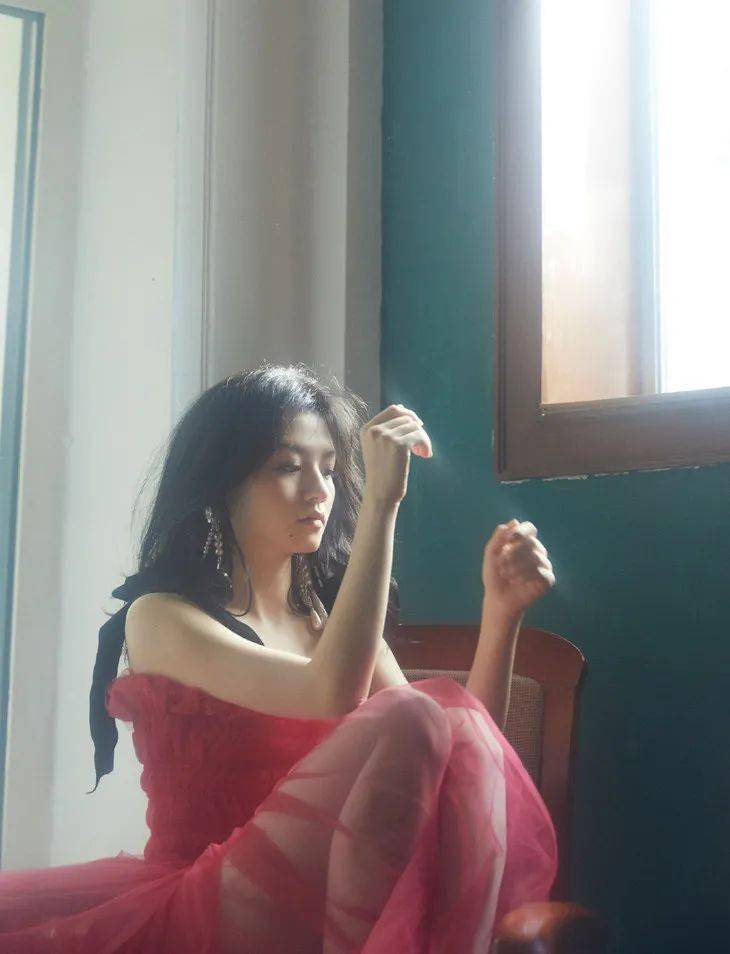 红人馆第十一回里春夏一露脸难忘一整年