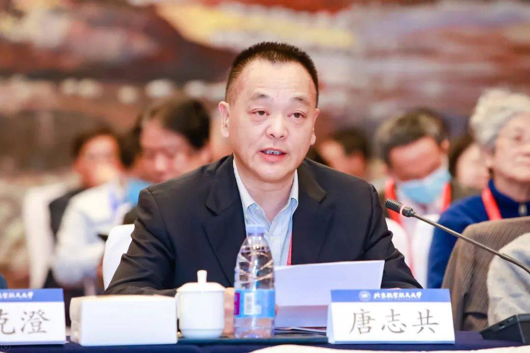 中国空气动力学会理事长唐志共发言中国力学学会副理事长魏悦广院士