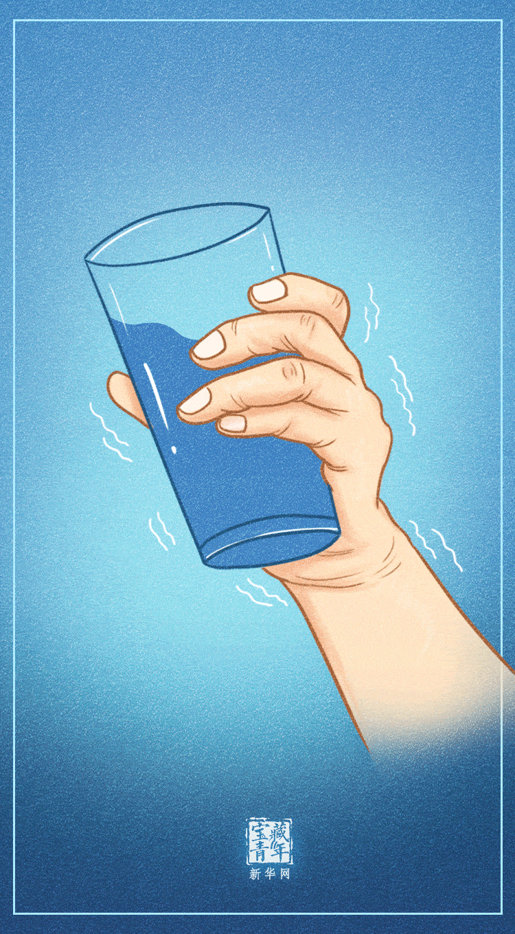 患者 我们最熟悉的症状就是手抖  他们也常常因此无法正常地 喝水
