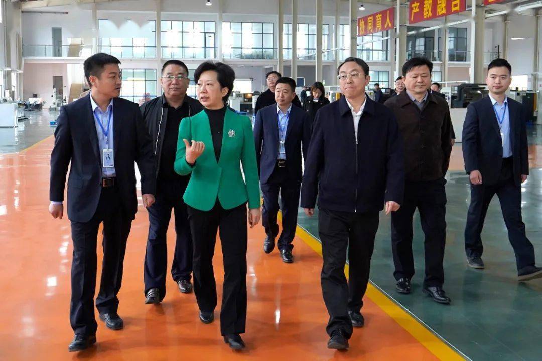 市委副书记,高新区党工委书记王前虎,市委常委,常务副市长黄金龙,副