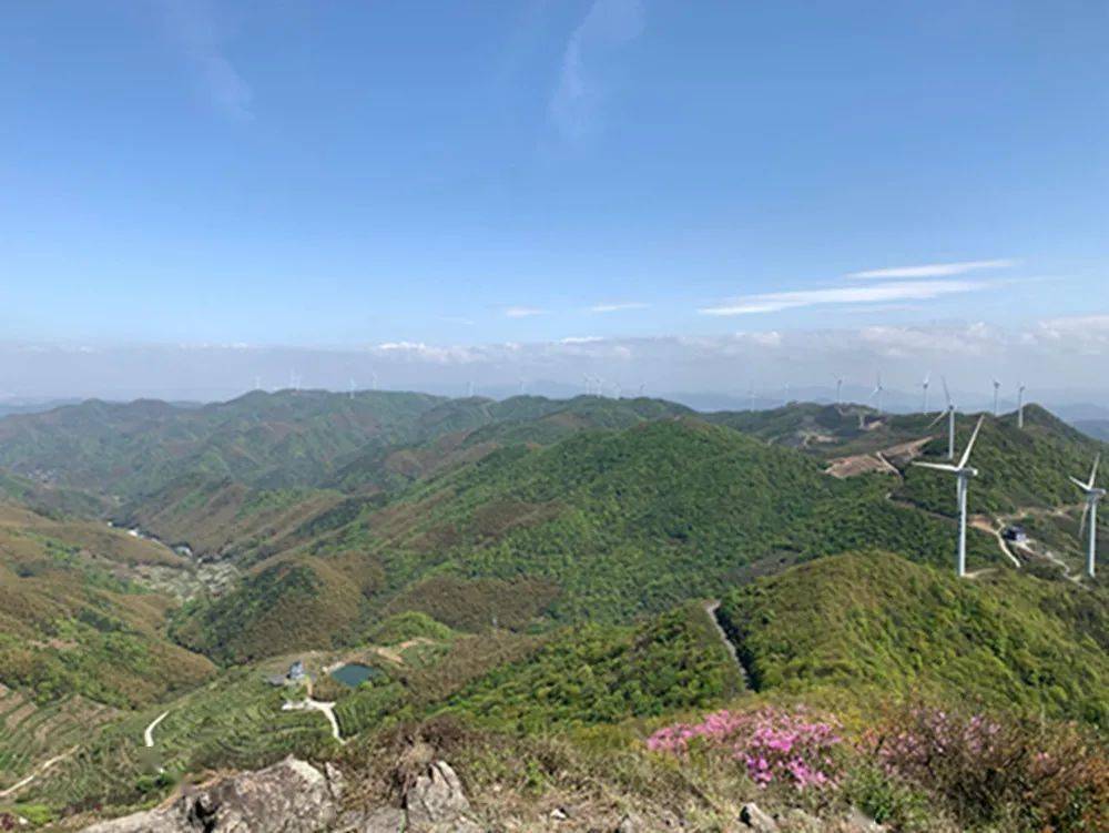 鄞州白岩山顶观最美风车公路村口横杆一放收费10元67