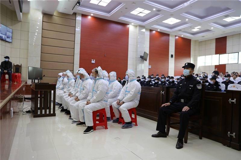 嫌疑人自称案发时自己在晒太阳民警调出气象资料对质那天下雨