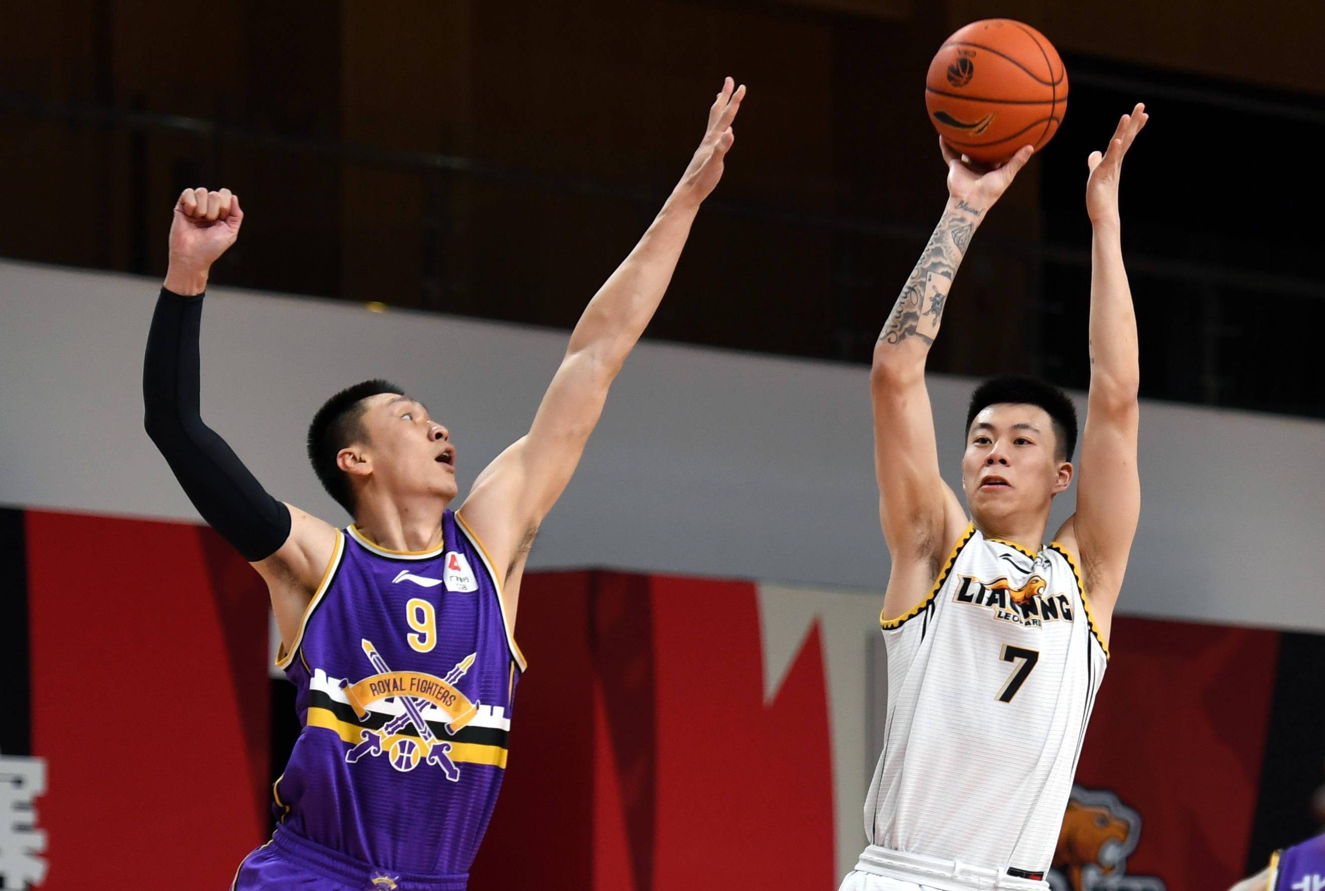 本场比赛,王少杰和俞长栋先后在第3,第4节身背一次技术犯规的情况下