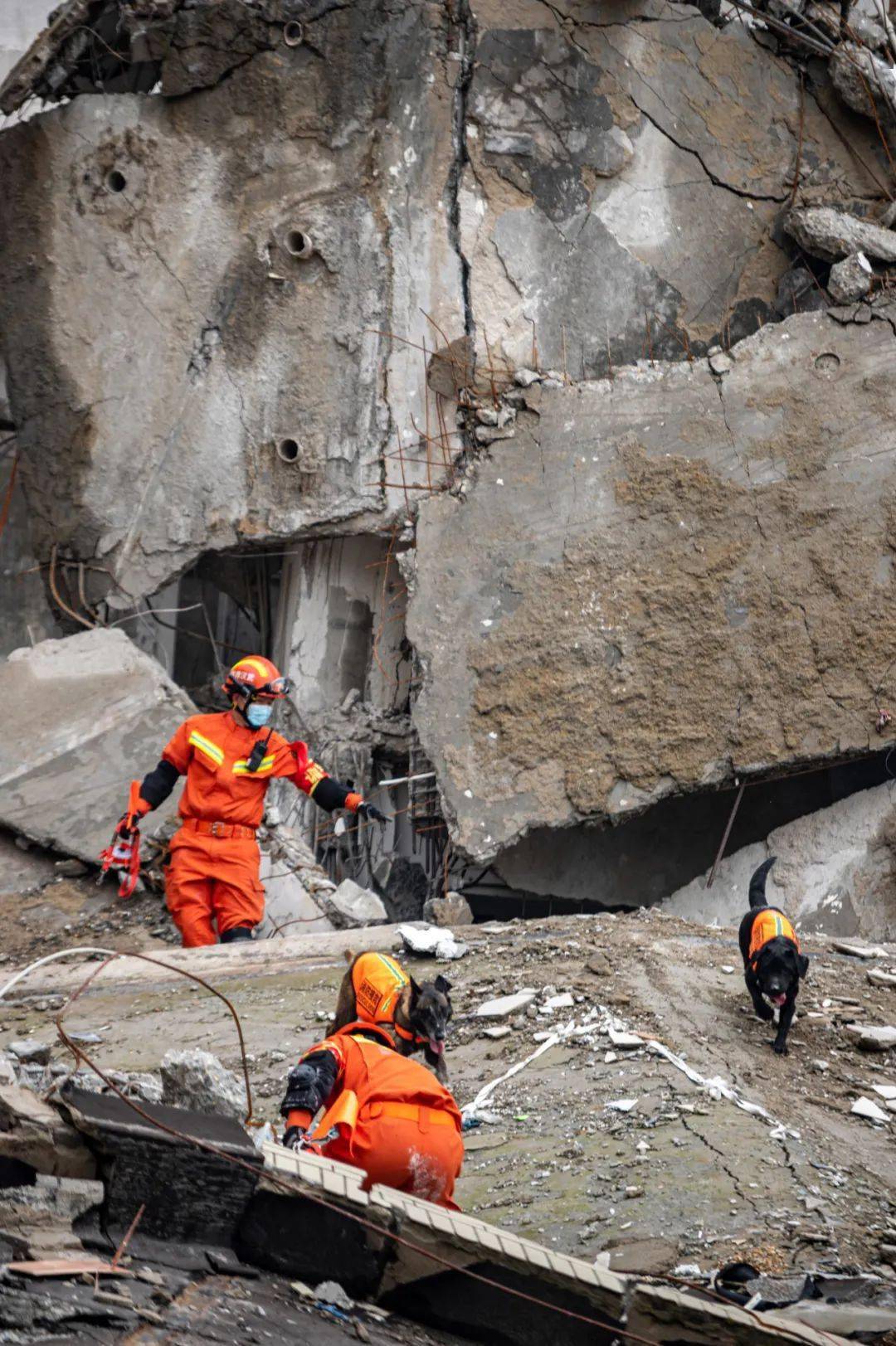 武汉消防开展跨区域地震救援实战拉动演练
