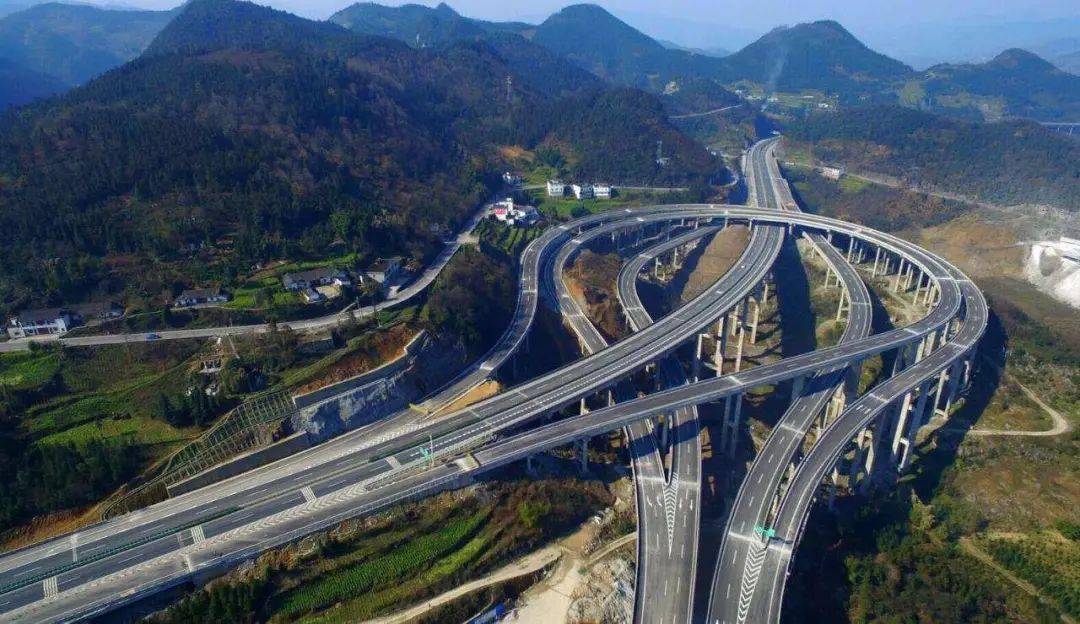 重庆秀山至贵州印江高速公路(重庆段)起于g65包茂高速,在官庄镇西侧设