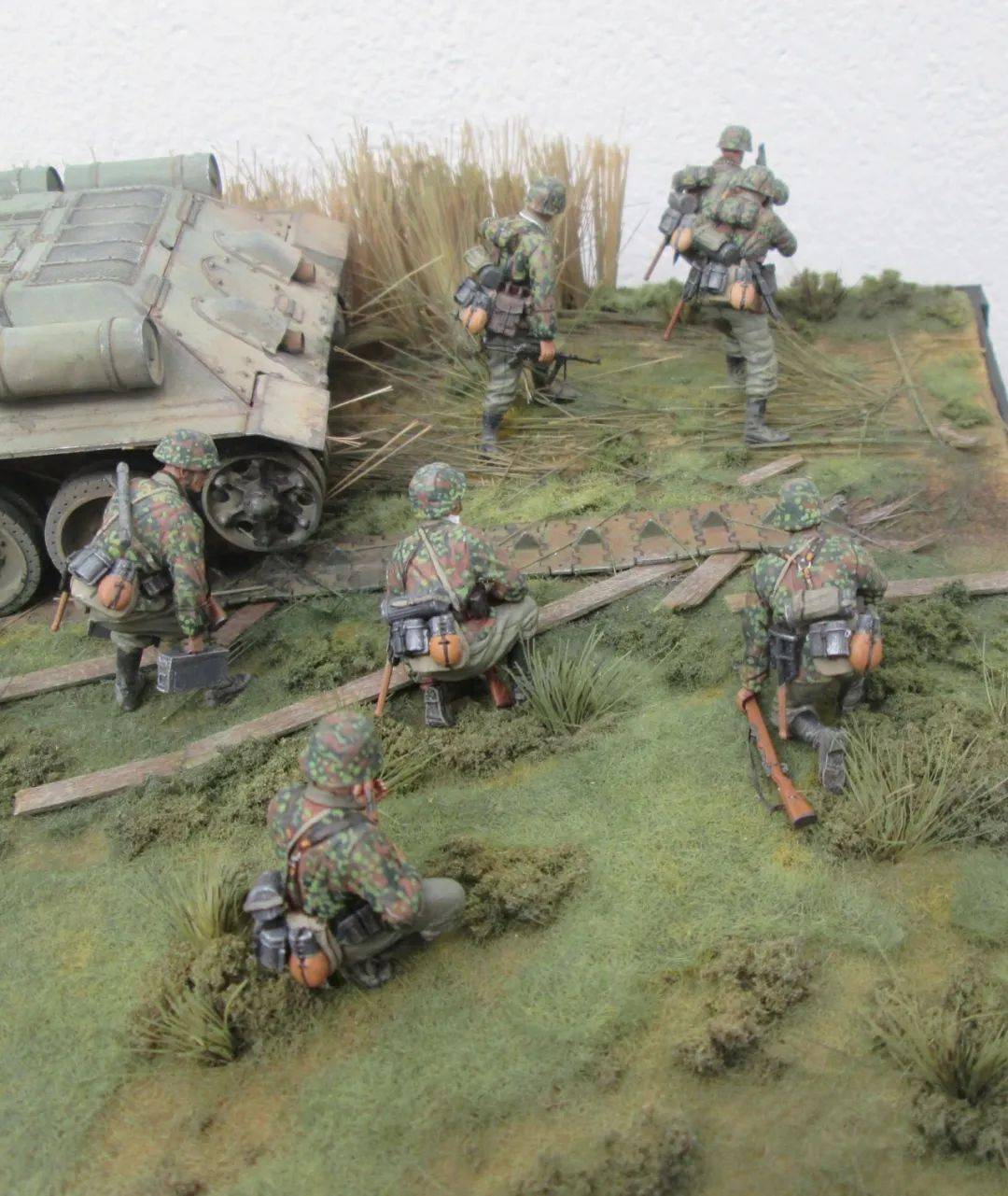 ss武装闪电部队在前进