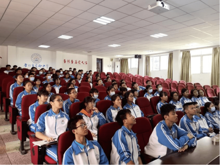 领初心悟使命团市委推动各级团组织开展党史教育第一课